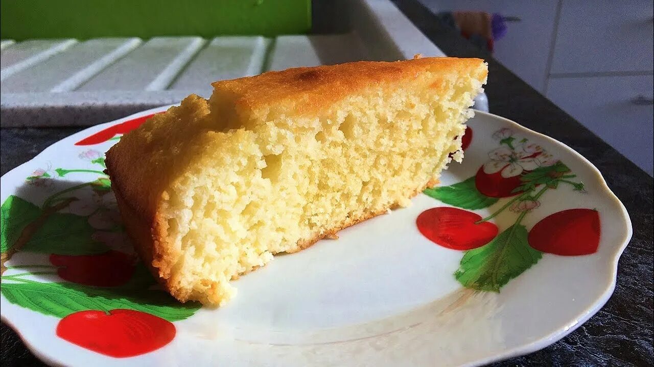 Мокрый манник на кефире. Манник на кефире. Мокрый манник на кефире. Влажный манник. Пышный пирог на кефире.