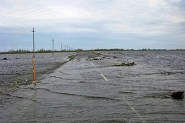 На сколько поднялась вода в тоболе сегодня. Наводнение в Тобольске. Иртыш половодье Тобольск. Паводок на Иртыше. Половодье на Иртыше.