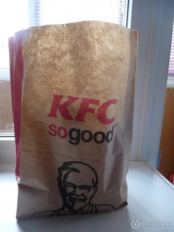 Кроссовки фаины семеновны ялта kfc. Пакет КФС. Пакет из KFC. Бумажный пакет КФС. КФС пакет с собой.
