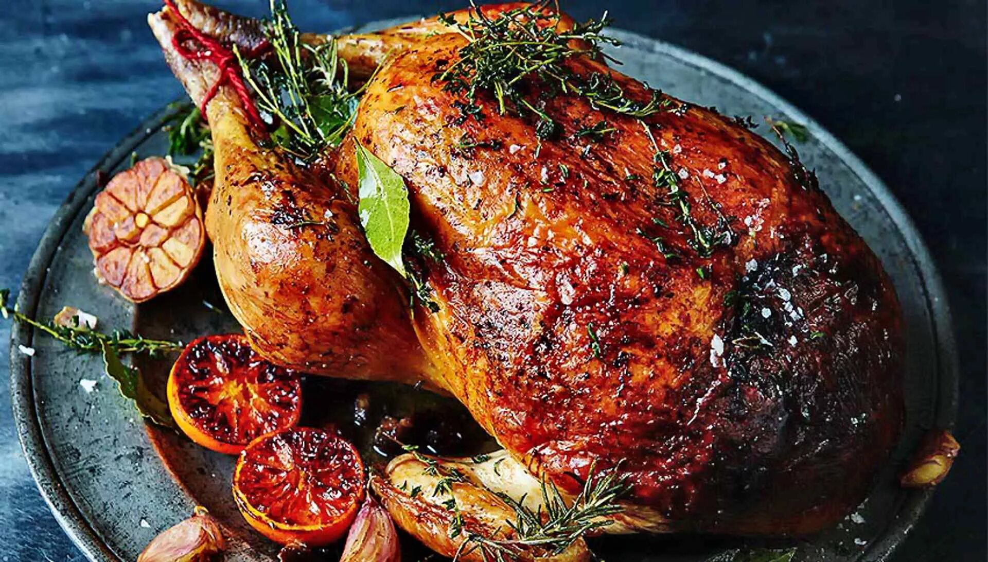 индейка в духовке целиком. индейка запеченная. индейка в духовке. новогодняя индейка в духовке. индейка запеченная в духовке.