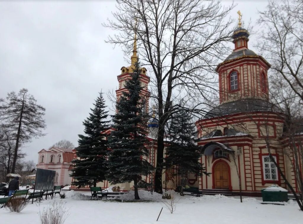 Церковь на территории усадьбы. Усадьба Пожарского Медведково. Усадьба Медведково в Москве. Усадьба Алтуфьево. Усадьба Пожарского в Свиблово.