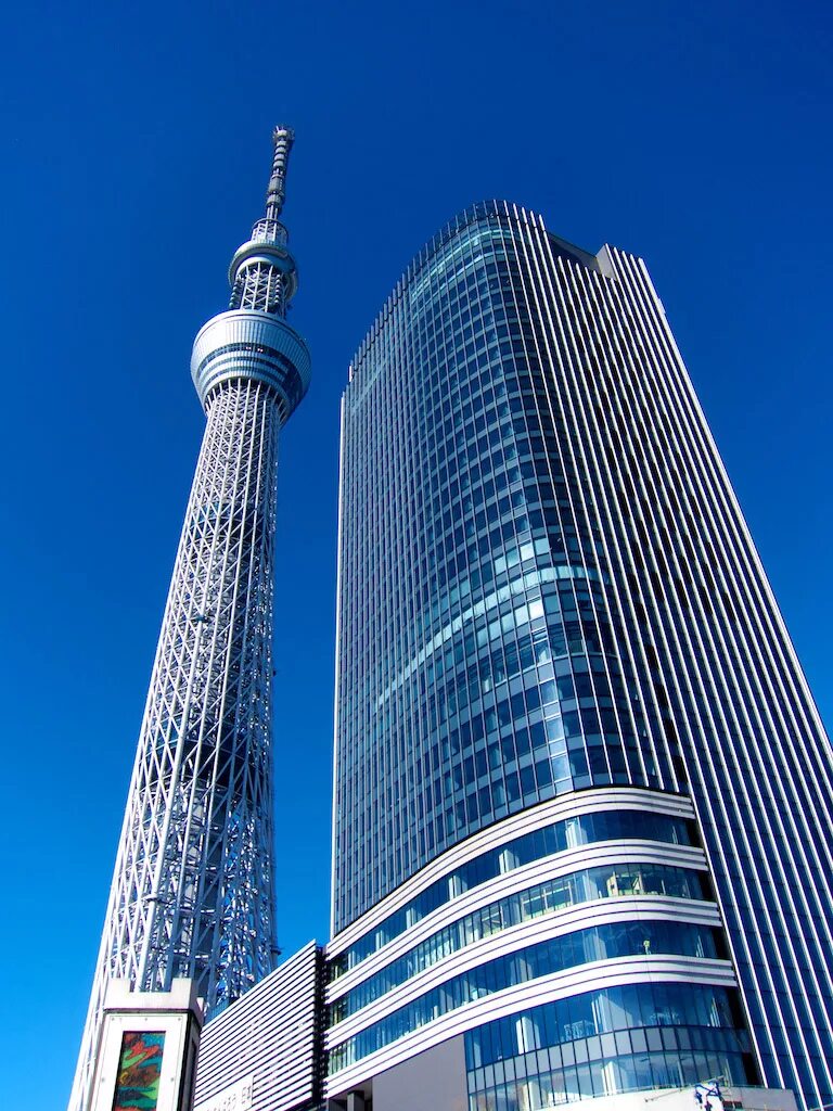 Токио Скай три. Tokyo Sky Tree Япония. Башня Зифенг. Высокие здания в Токио.