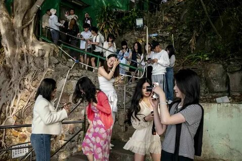 港 大 打 卡.廉 署 咖 啡.小 红 书 CityWalk 遇 上 香 港 散 步 学.城 市 被 架 空 还 是 被 理... 