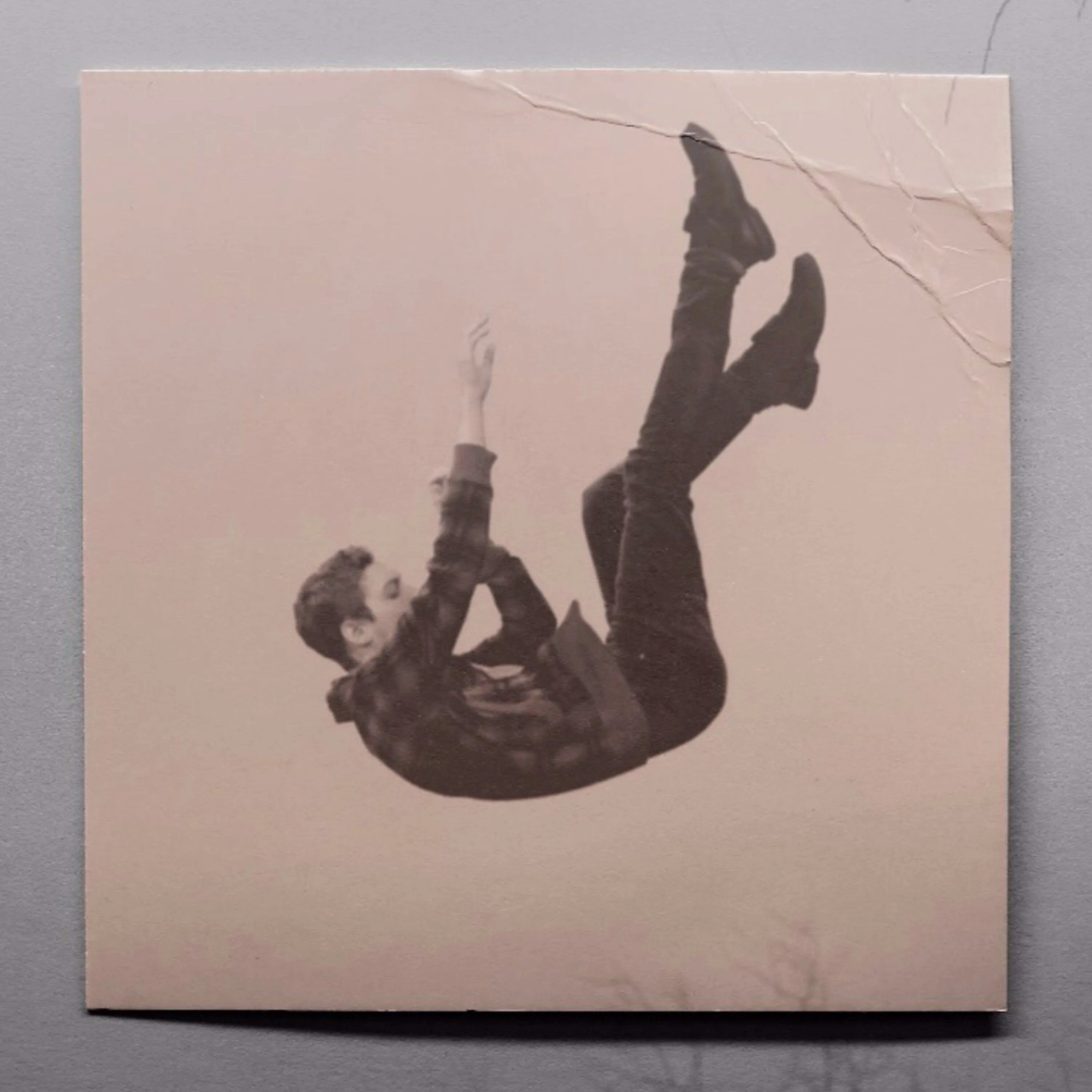 Don't fall in love. Fall in love with somebody. надпись dont fall in love. Indiehay. Fall in love with someone.