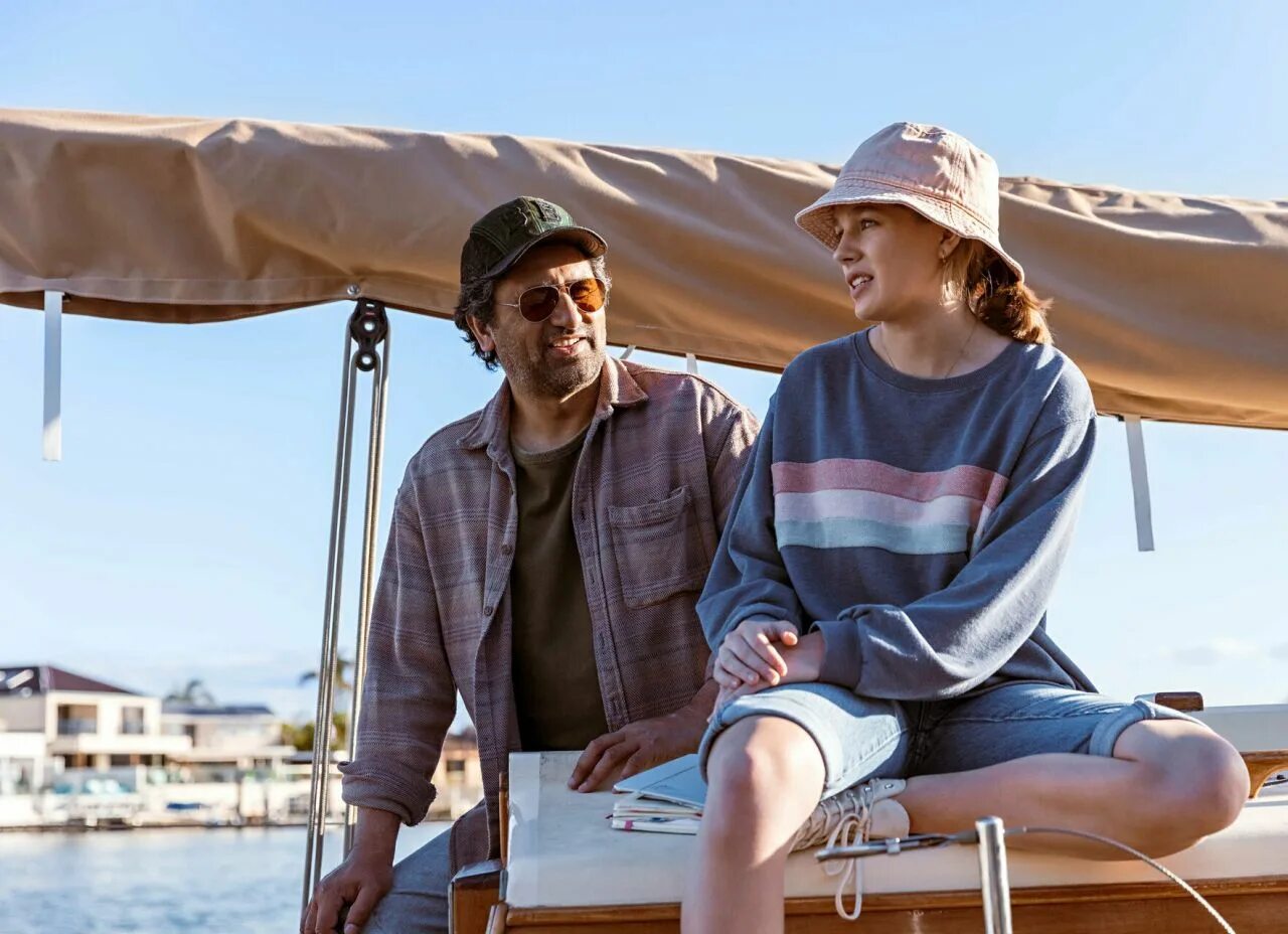 Лучшие комедии 2023 для детей. Мужчина из чебурашки. Лучшие комедии 2023 для детей. Сэм: песочный эльф (2020). Фильм шалун 2006 комедия.