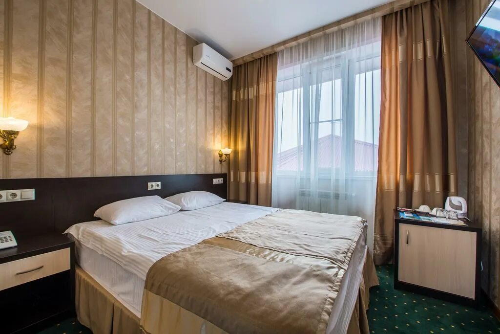 Пятизвездочные отели в иркутске. Гостиничный комплекс «лазурный берег» зимой. Гостиницы 5 иркутск. Бутик отель history иркутск. Отель амурский иркутск.