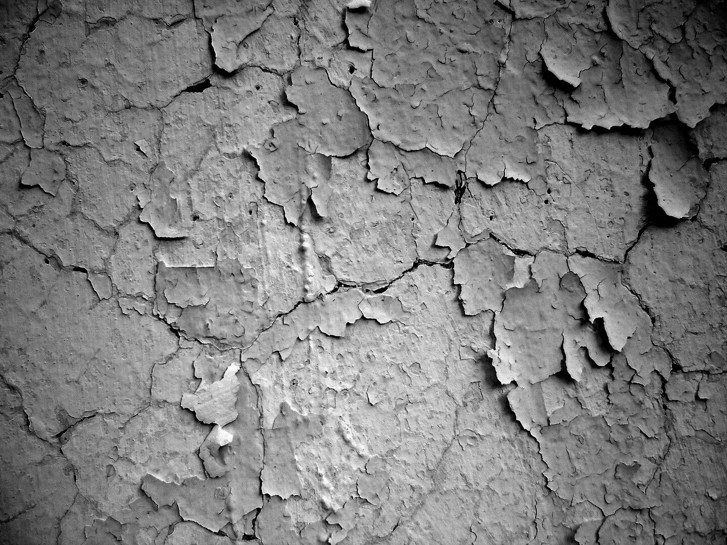 Длинными трещинами. Трещины на стене текстура. Фактура трещины. Фактура стены. Потрескавшаяся штукатурка.