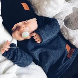 Baby follow i