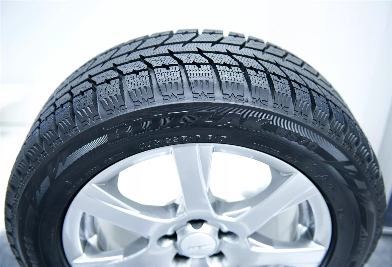 Bridgestone Blizzak WS 17. Шины Bridgestone Blizzak ws60. Bridgestone Blizzak 235/60 r17. Bridgestone Blizzak Ice. Купить резину в красноярске зимнюю