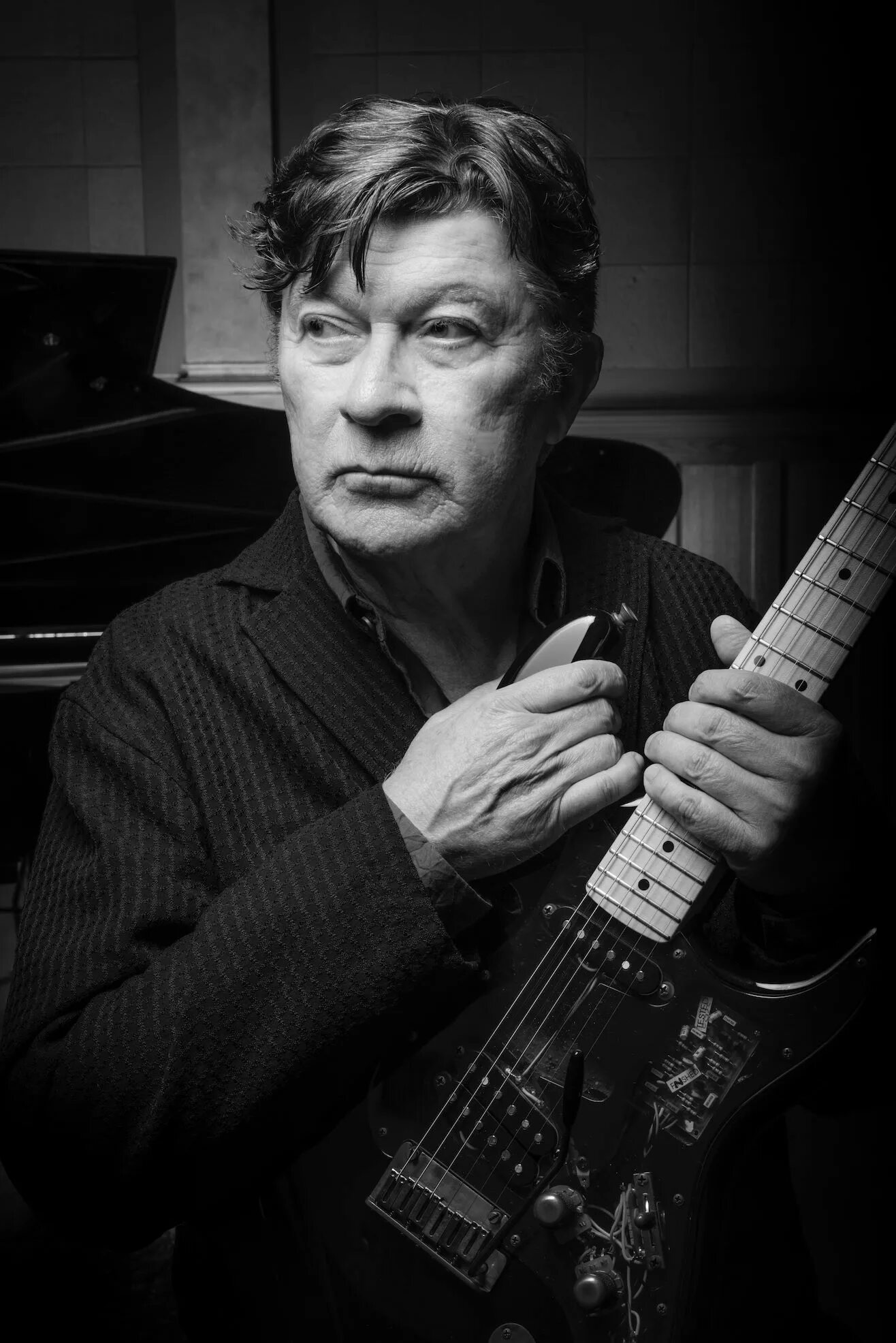 Robbie robertson foto. Robbie robertson foto. 1991 - storyville (robbie robertson). Робби робертсон. Robbie robertson.