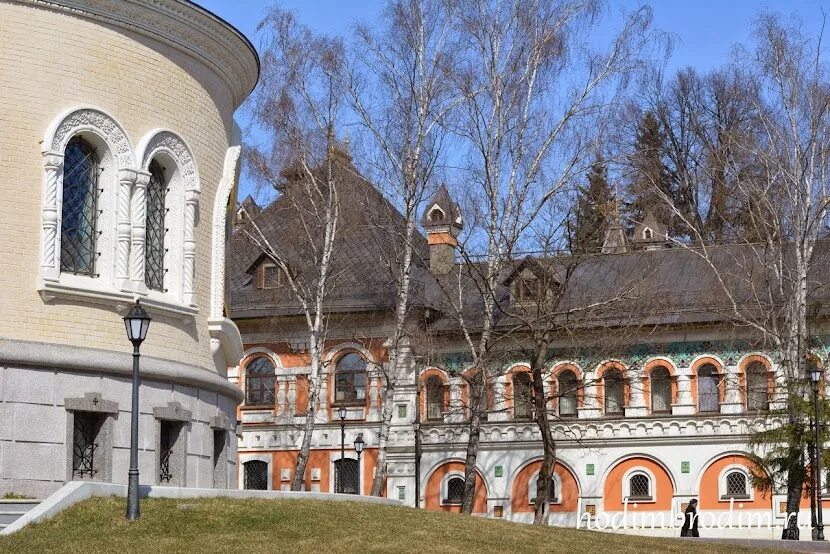 В каком городе находилась резиденция митрополита. Резиденция Патриарха в Переделкино. Храм Спаса Преображения Господня в Переделкино. Резиденция митрополита Петра в Москве.