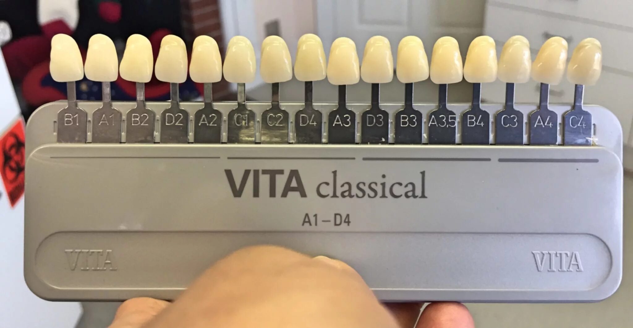Палитра стоматология. А2 а3 шкала Вита. Шкала Vita (шкала Вита, VITASCALE). Шкала Вита для отбеливания зубов. Оттенок b1 по шкале Вита.
