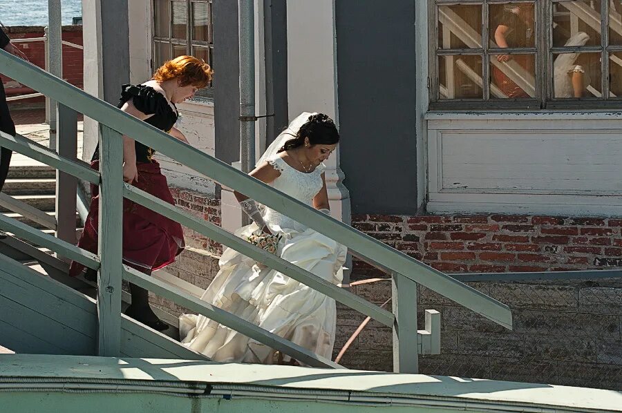 Высокий жених. Нищая невеста. Самая бедная свадьба. Нищая невеста 4. Жених и невеста в макдональдсе.