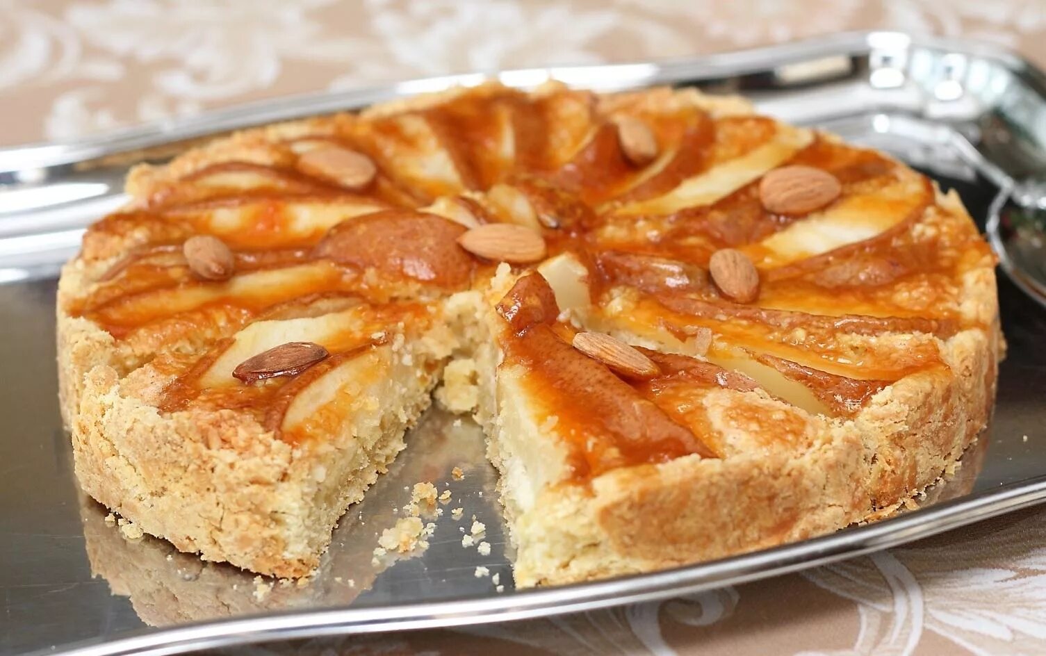 Творог яблоки выпечка рецепты. Творожный пирог с яблоками. выпечка с творогом и яблоками. шарлотка с творогом и яблоками. яблочный пирог с творогом.