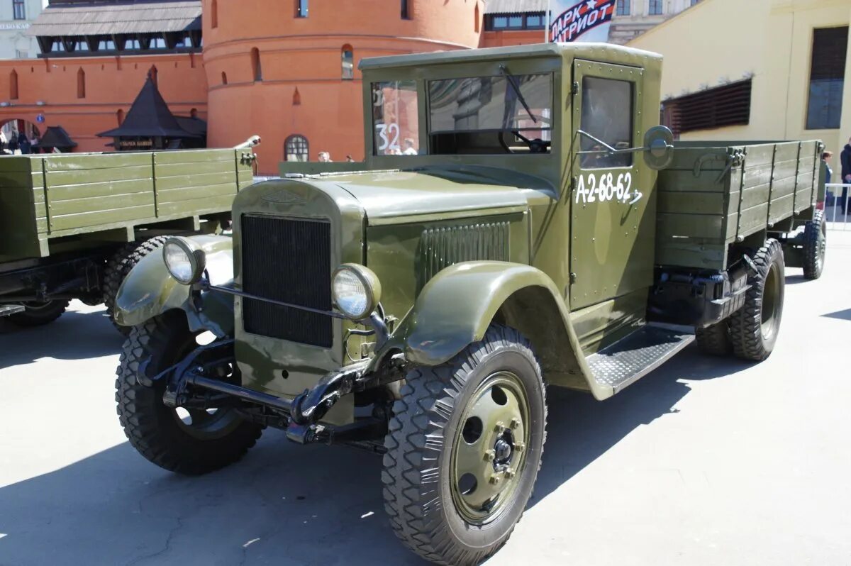 Зис грузовик. ЗИС-5 грузовой. Автомобиль ЗИС 5. Полуторка и ЗИС 5. Грузовик ЗИС-5в.