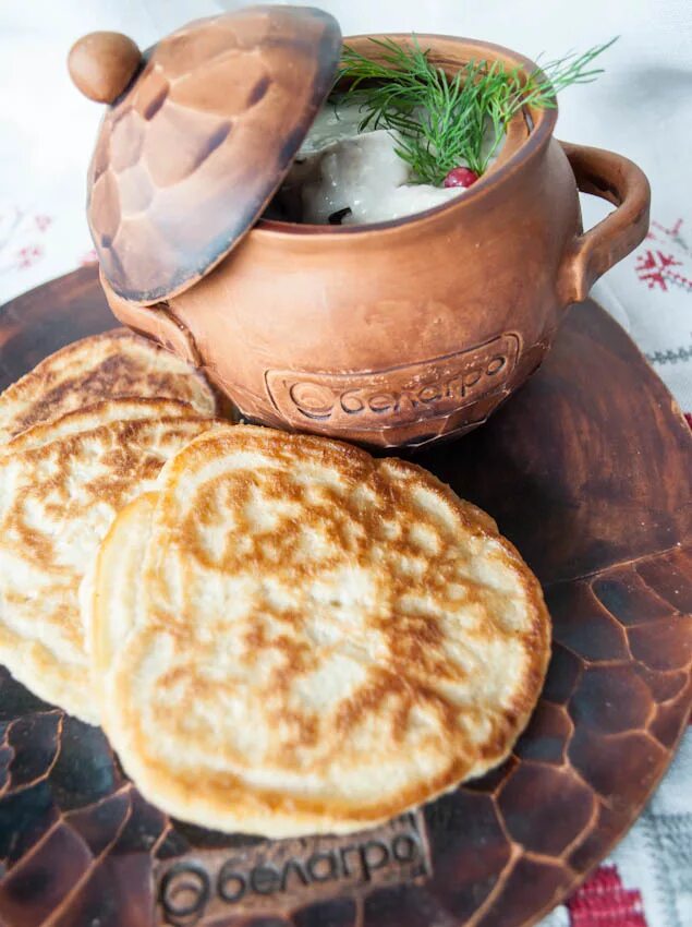 Национальная еда беларуси. Белорусская кухня. традиционная белорусская кухня. белорусские национальные блюда. белорусская еда национальная.