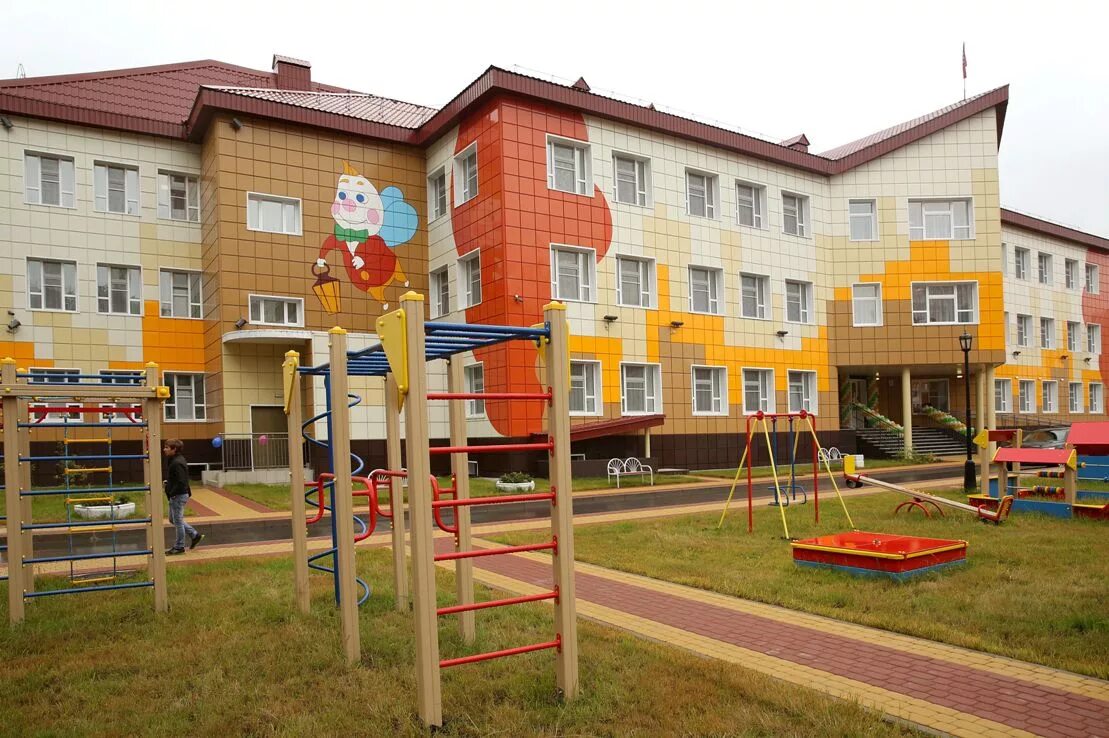 Подборку детские сад. Детский сад здание. Детские сады здания. Детский сад в Чехии. Детский сад в России.