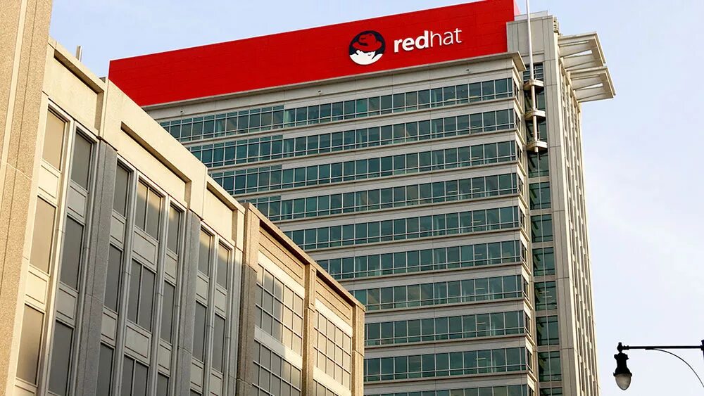 Red hat 4. Red hat компания. Red hat офис. Red hat Headquarters December. Red hat 7 фото.