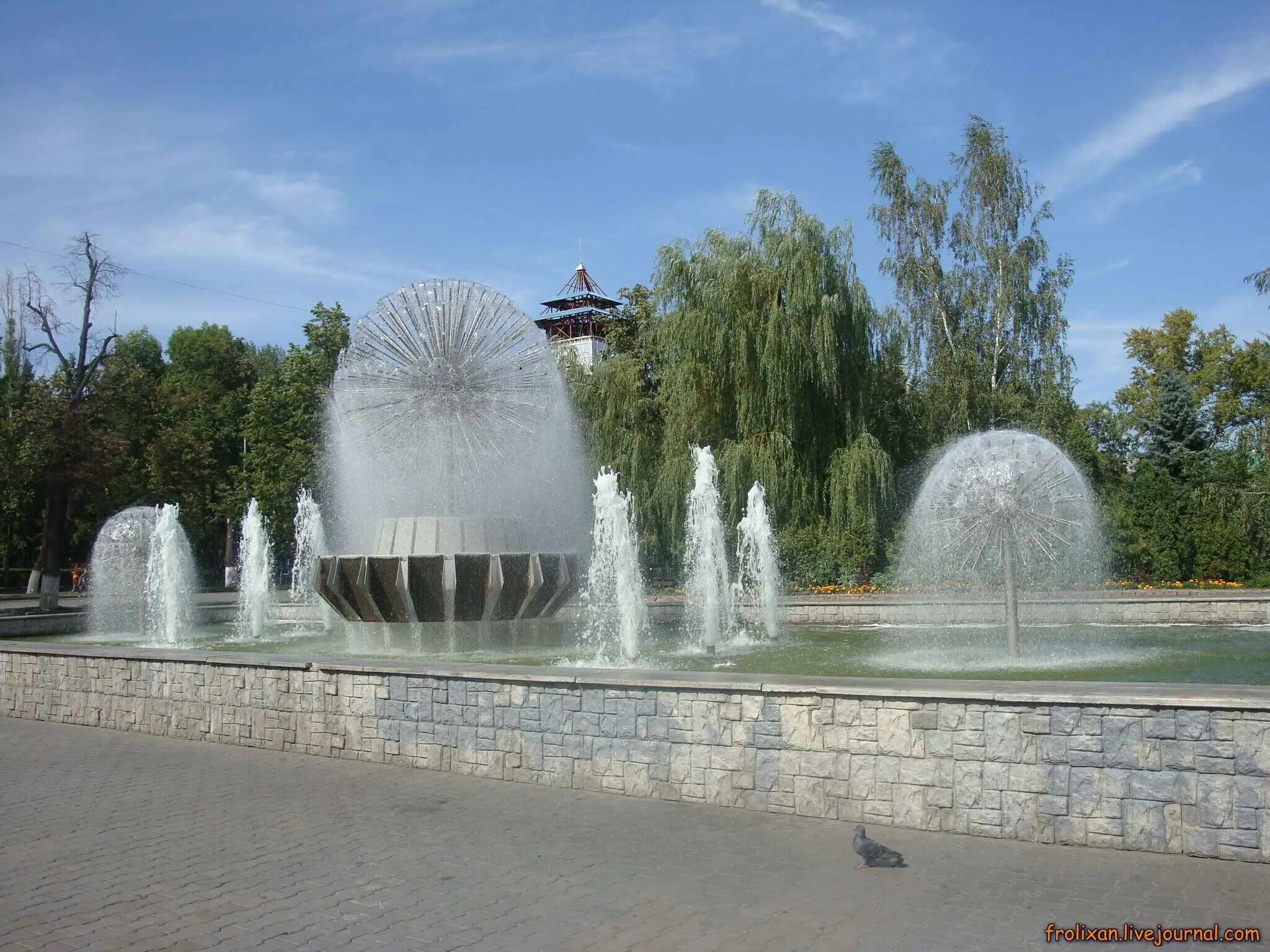 город липецк фонтана на советской. фонтан лтз липецк. липецк достопримечательности. петровский фонтан липецк. петровский фонтан липецк.