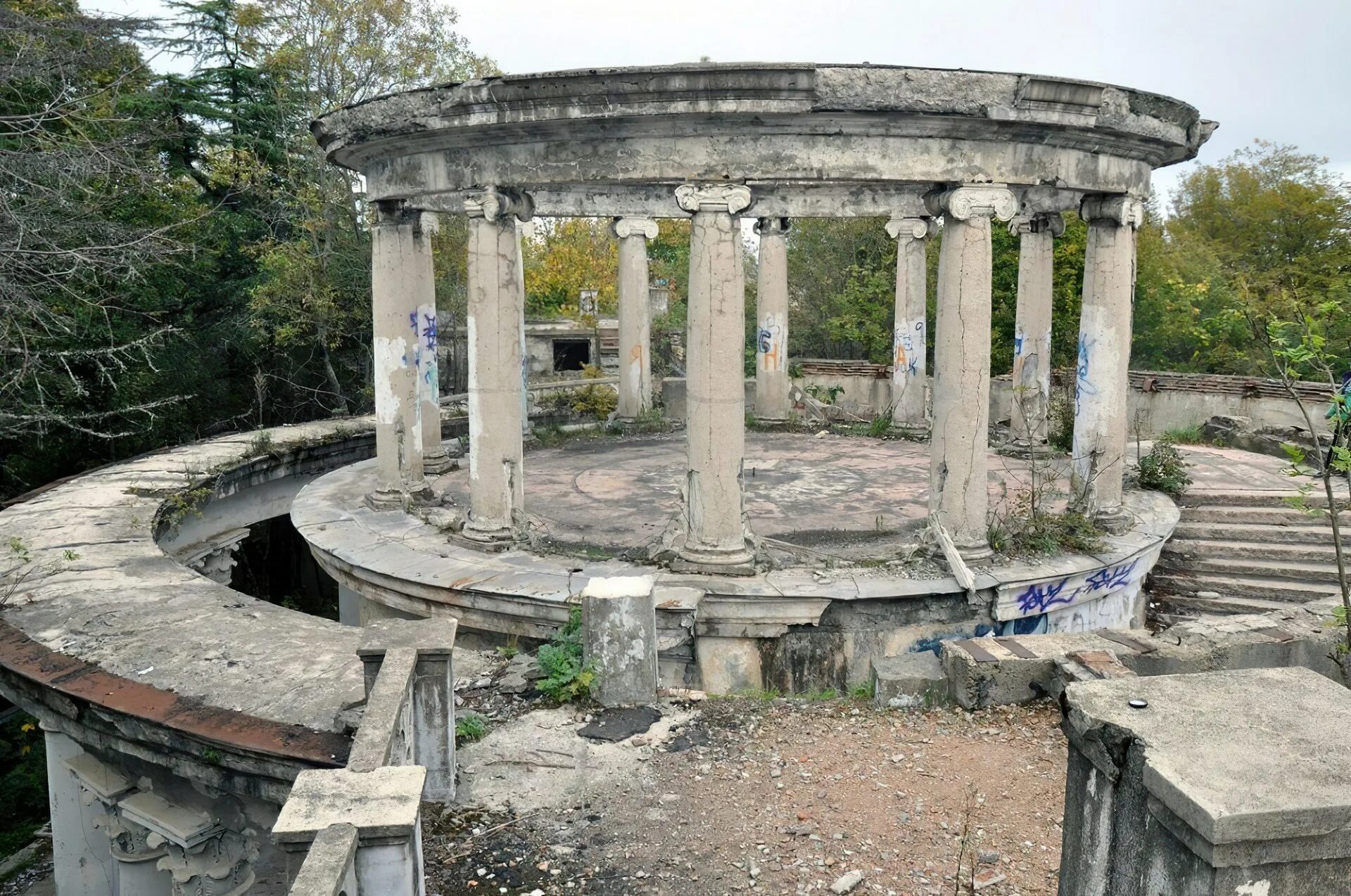 Гора ахун ресторан. Гора ахун сочи ресторан. Краснодар заброшенный ресторан ахун. Заброшенный ресторан ахун сочи. Краснодар заброшенный ресторан ахун.