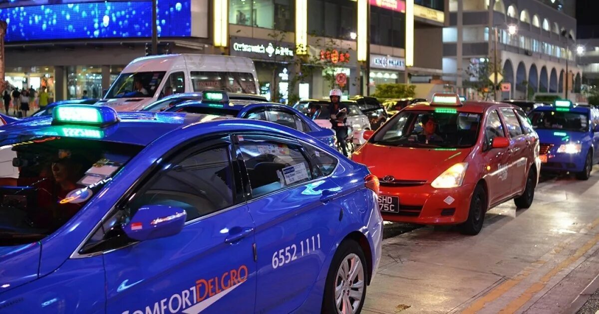 Такси в сингапуре приложение. Сингапурское такси. Такси в сингапуре приложение. Сингапурские машины. Singapore taxi.