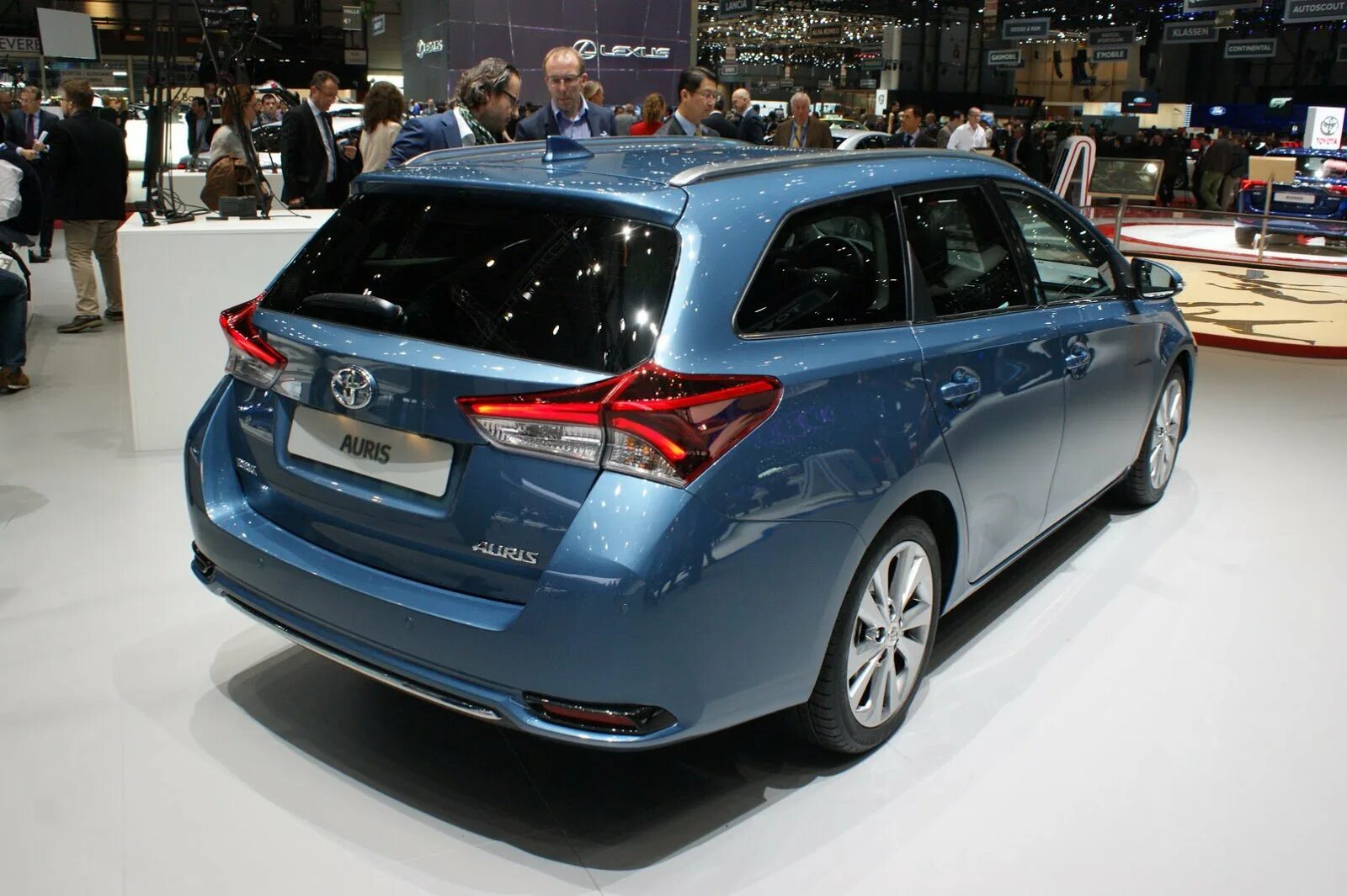 Toyota camry универсал 2015. Тойота камри универсал 2020. Toyota avensis 2019 универсал. Тойота камри универсал 2020. Toyota camry xv70 универсал.