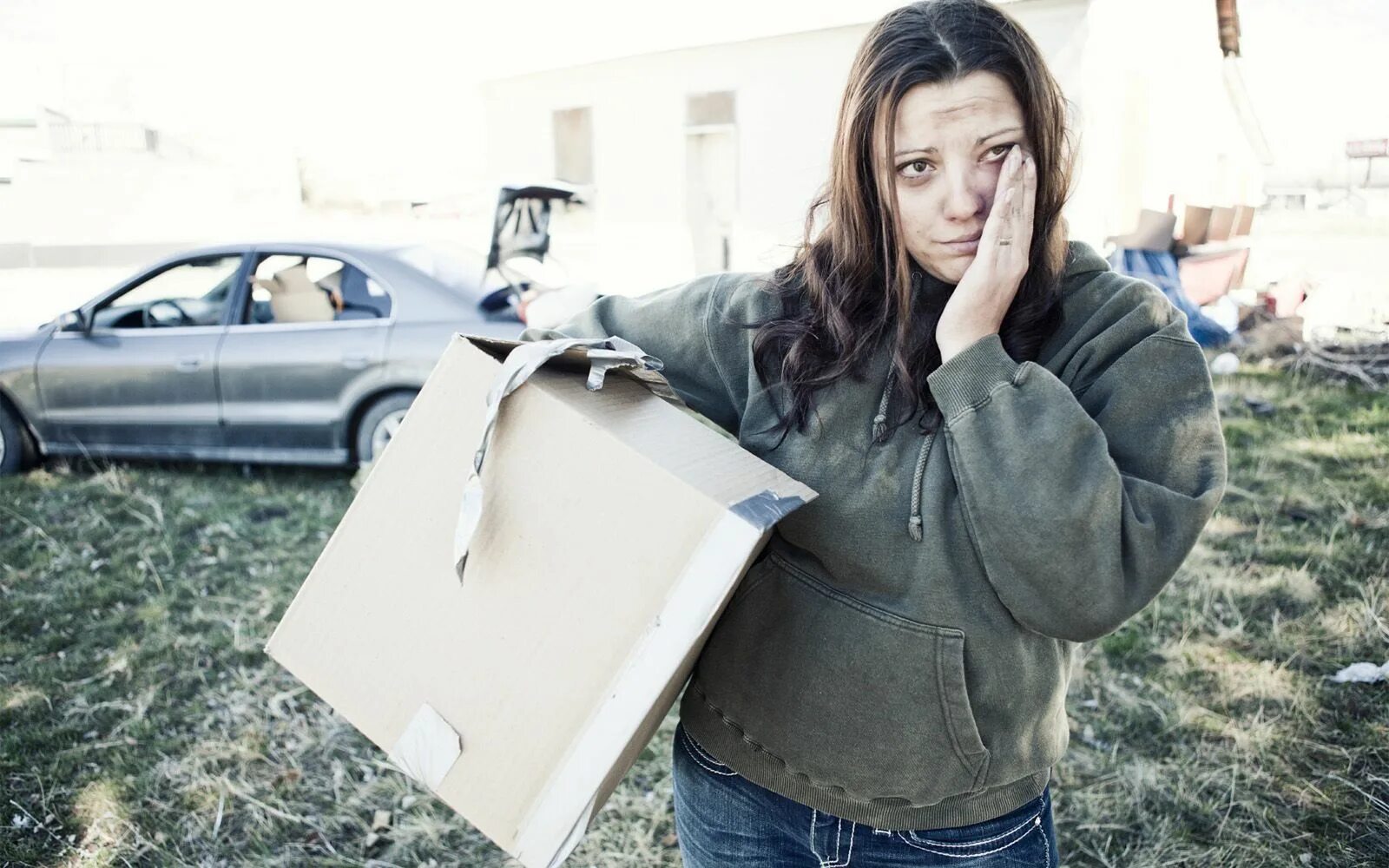 Homeless women. Красивая бездомная девушка. Бездомные молодые девушки.