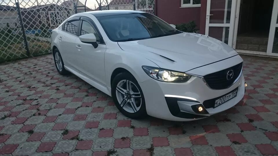 Авито купить мазду 6 бу. Mazda 6 JG. Мазда 6 белая матовая. Белая Мазда 6 темный бампер. Мазда 3 белая матовая.