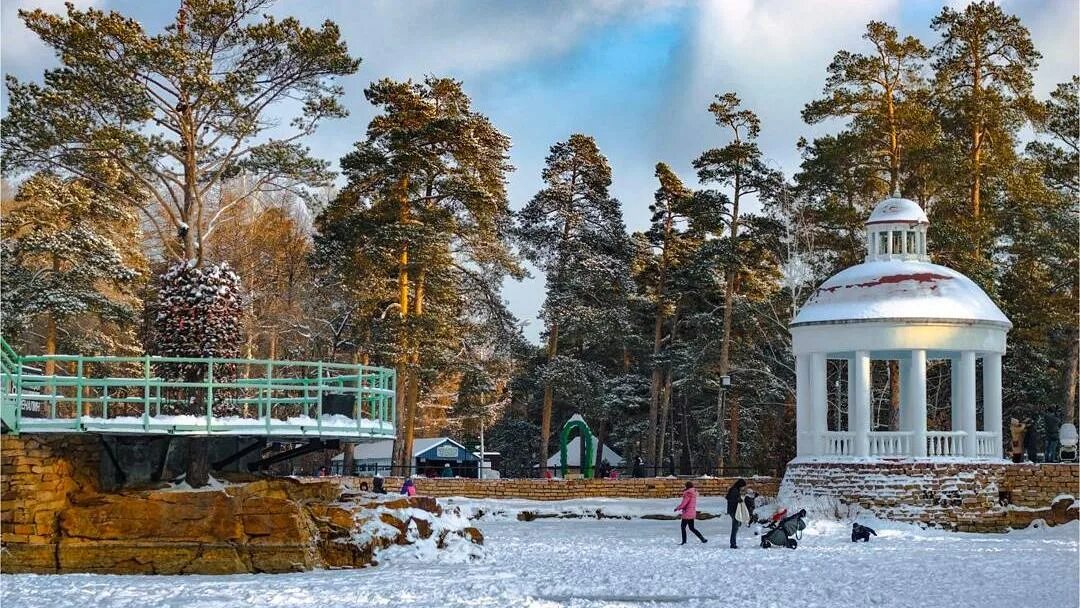 Афиша парк гагарина челябинск. Центральный парк Гагарина Челябинск. ЦПКИО им Гагарина Челябинск. ПКИО Гагарина Челябинск. Парк Гагарина Челябинск зимой.