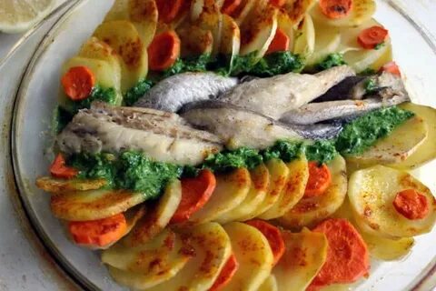 Вкусный хек в духовке с овощами