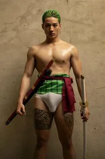 Bộ ảnh mới nứng nừng của Đức Vương trên OF, cosplay Zoro "căng cực&quo...