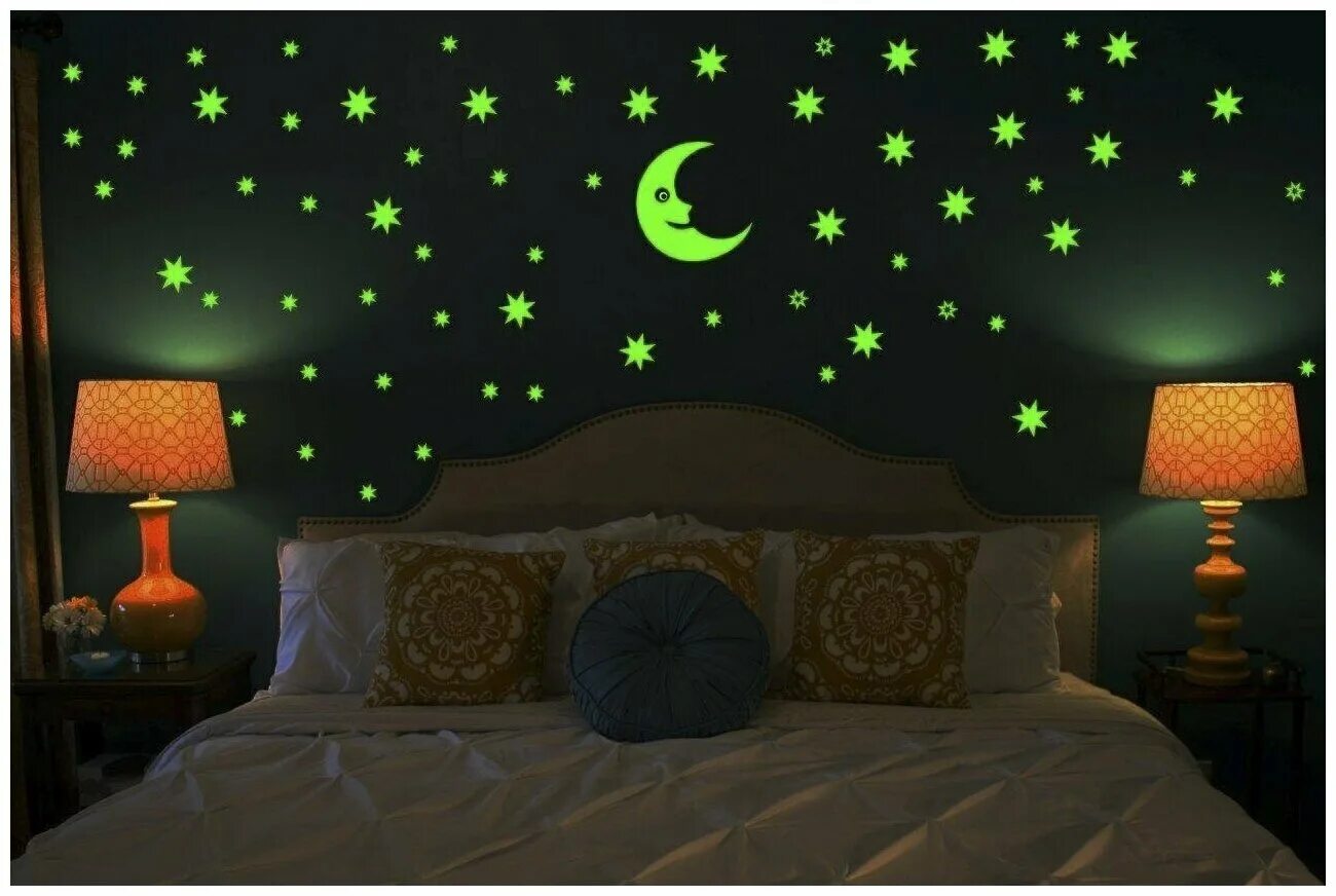 Люминесцентная краска для стен. Светящаяся краска в интерьере. Обои светящиеся в темноте. Светящиеся наклейки на стену. Флуоресцентная краска.