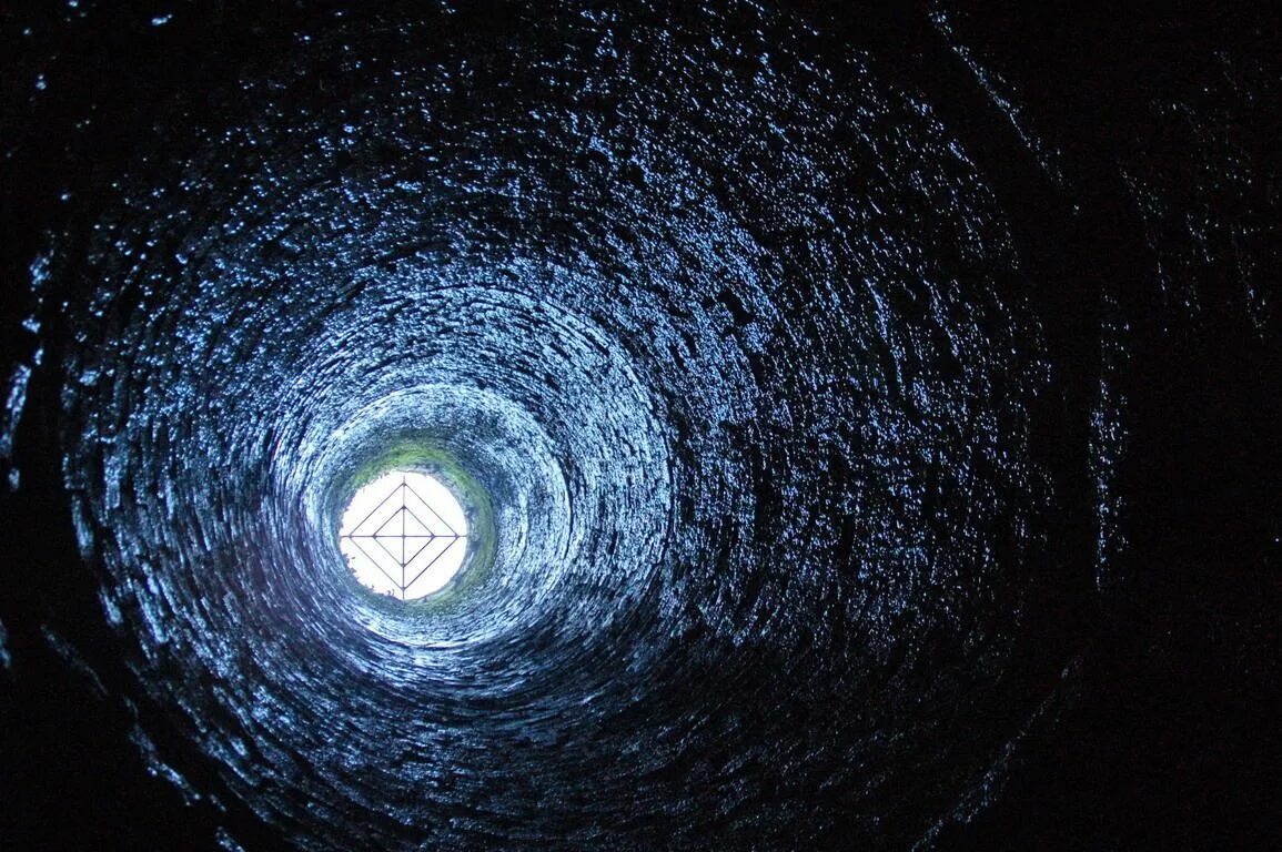 Свет в конце тоннеля. Туннель в космосе. Свет в конце туннеля космос. Свет в конце тоннеля живопись. В конце тоннеля вижу