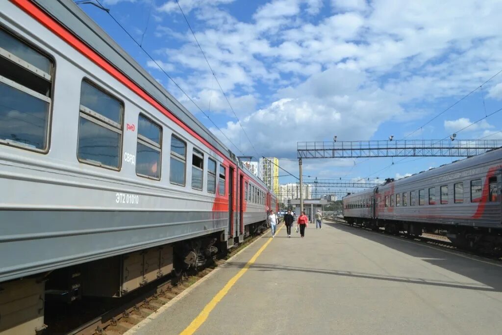 Эп2к в тюмени. Электричка 7005/7025 челябинск-главный - екатеринбург-пасс фото. Тчэ-6 екатеринбург. Екатеринбург пасс поезда. Пассажирский поезд екатеринбург.
