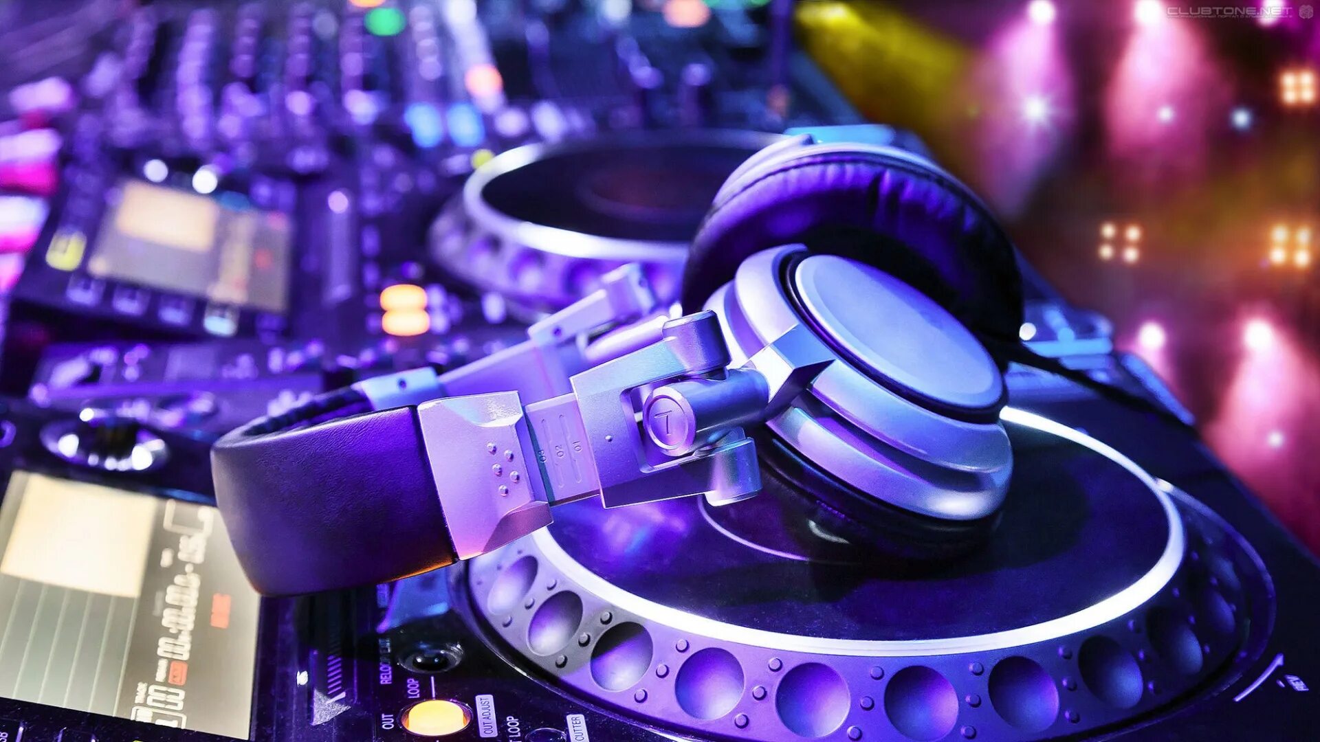 музыкальные поколения. Audio cassette. диджейский пульт. музыкальные поколения. микрофон вечеринка.