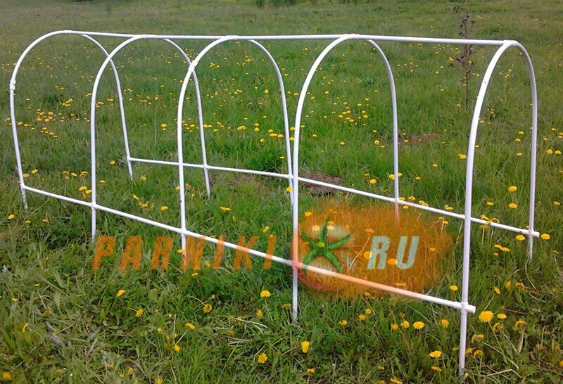 Дуги из пластиковых труб. Каркас теплицы "огуречник". Парник из дуг. Дуги из пластиковых труб. Теплица из пластиковых труб.