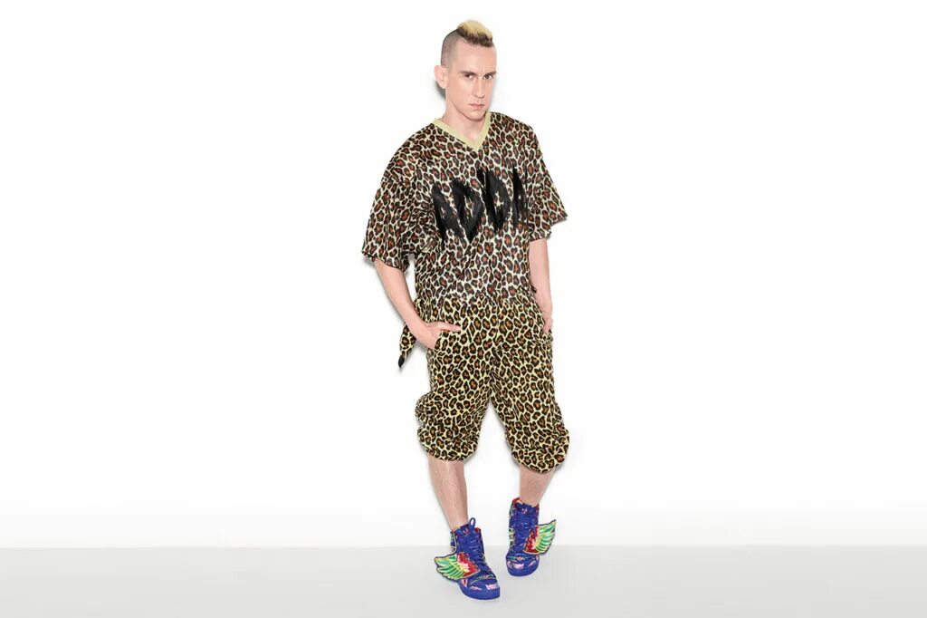 Jeremy scot. Jeremy scott. креативный директор москино.
