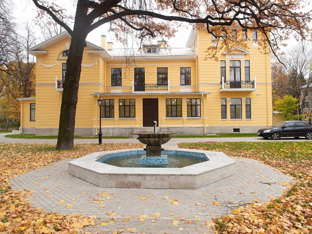 Софийский бульвар 4. Софийский бульвар 4