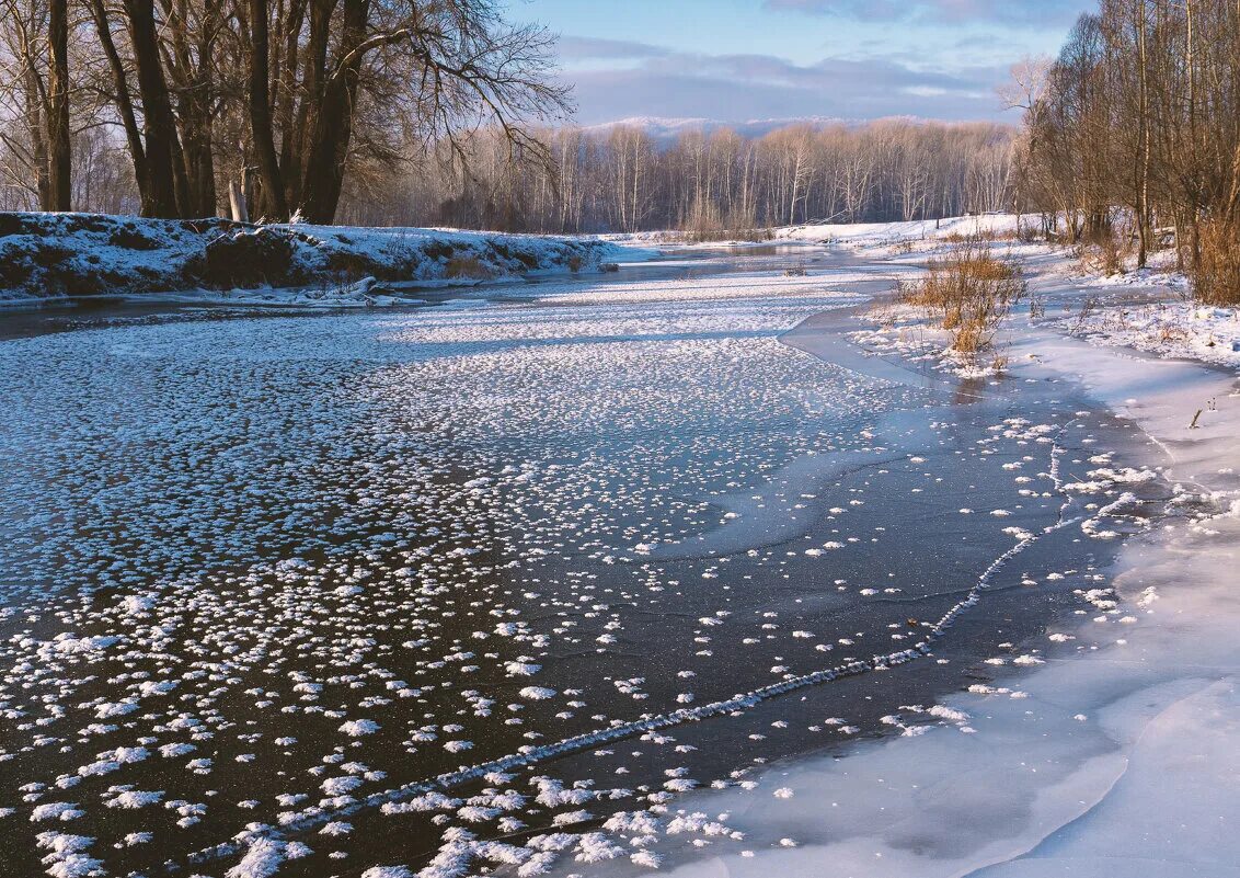 первый лед. лед на реке вологда. первый лед. первый лед картинки. осенний лед на озере.