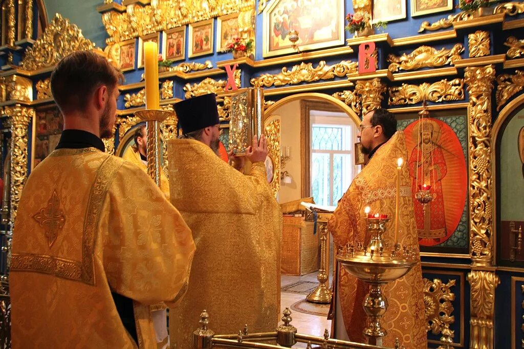 Храм иоанна крестителя в москве. Вечерняя служба перед обрезанием господня. Служба в церкви предтечи. Росписи храма рождества иоанна предтечи на пресне. Церковь в чехове иоанна предтечи иконы божьей матери.