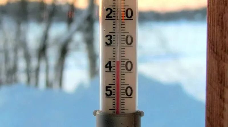 Уличный термометр холод. Уличный термометр с отрицательной температурой. Холод градусник. Термометр с отрицательной температурой.