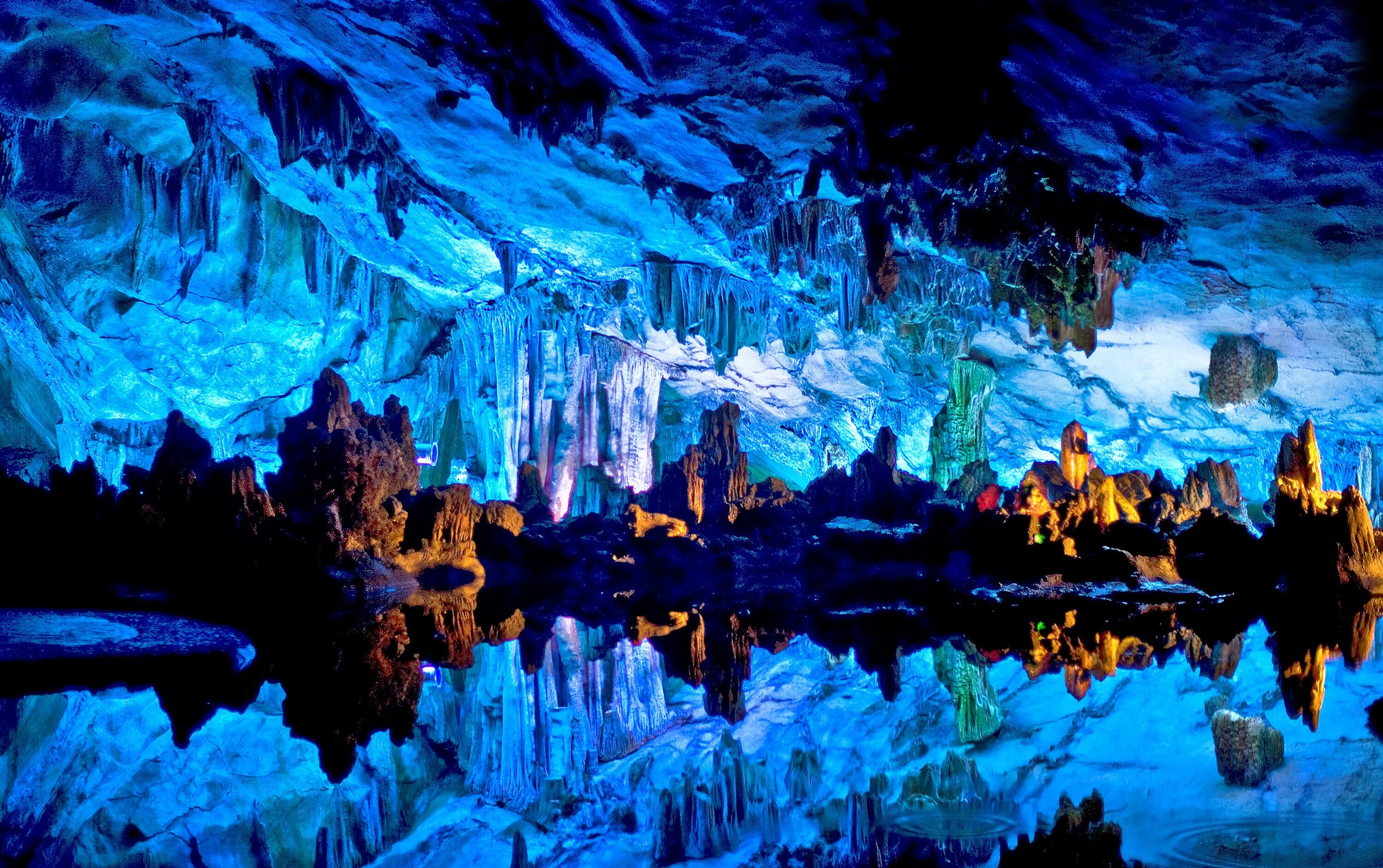 Caves de. Пещера тростниковой флейты Гуйлинь. Пещеры Кристал-Кейв. Пещера Куэва де Лос Кристалес. Кристальная пещера гигантов Мексика.