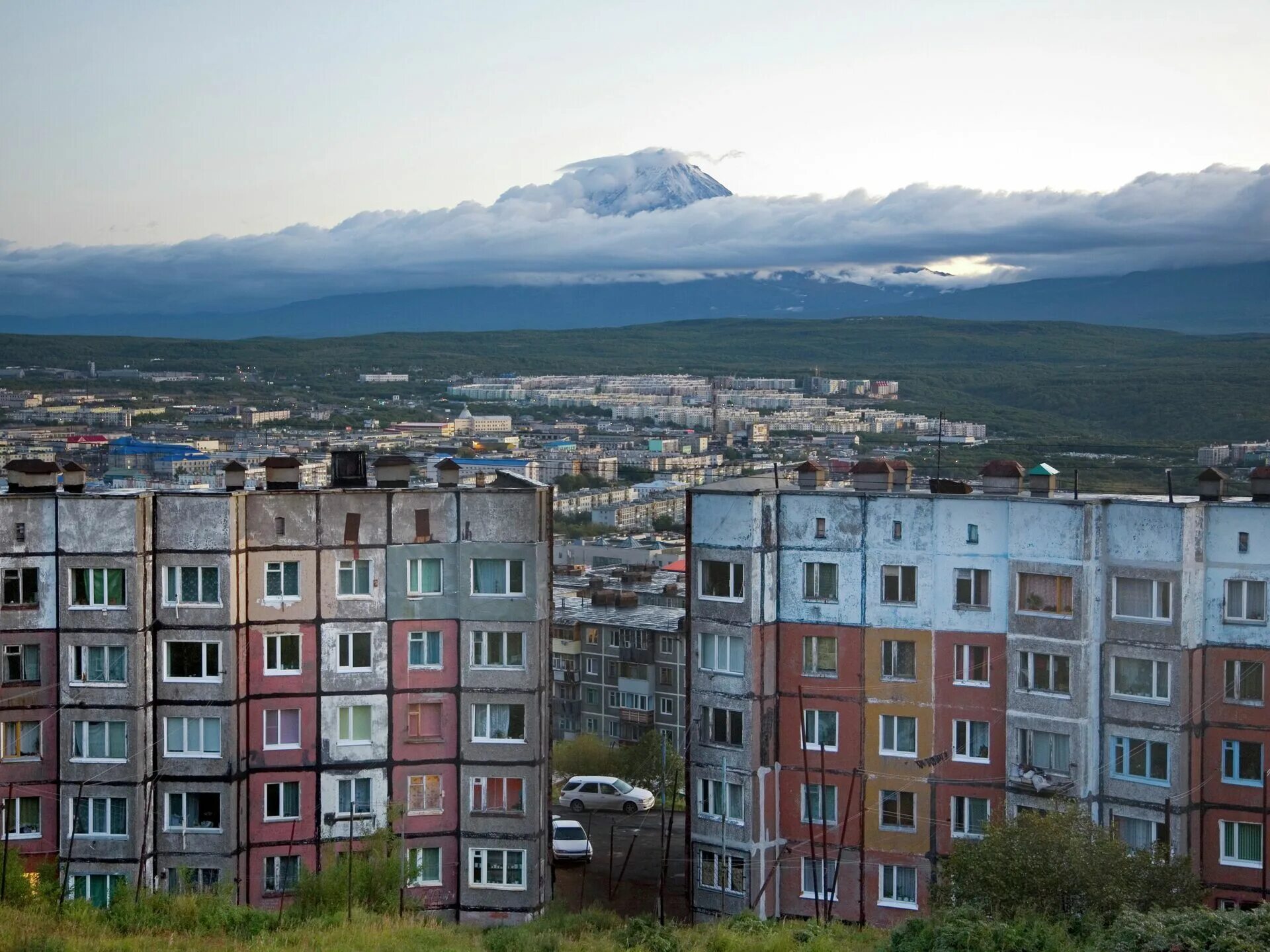 Циан петропавловск камчатский. Район Горизонт Петропавловск-Камчатский. Петропавловск-Камчатский пятиэтажки. Петропавловск Камчатский хрущевки. Район кирпичики Петропавловск-Камчатский.