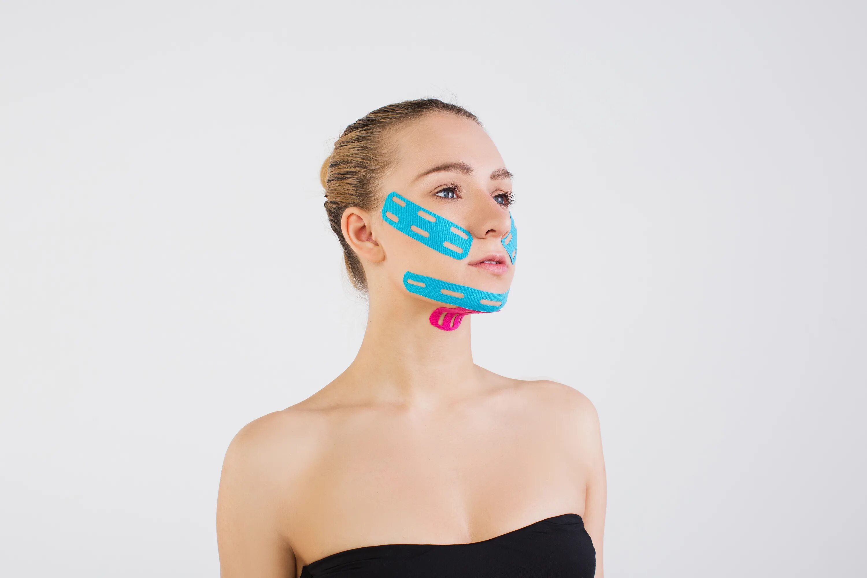 Тейпы для подтяжки лица. Перфорированный тейп для лица bb lymph face™ 7,5 см × 5 м розовый. Перфорированный тейп. Перфорированный тейп для лица bb lymph face™ 7,5 см × 5 м розовый. Bb тейп для лица.