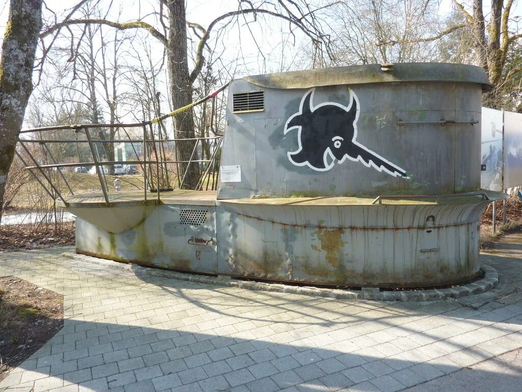 Boot лодка. Das boot лодка полная режиссерская. das boot герб. лодка фильм эмблема.