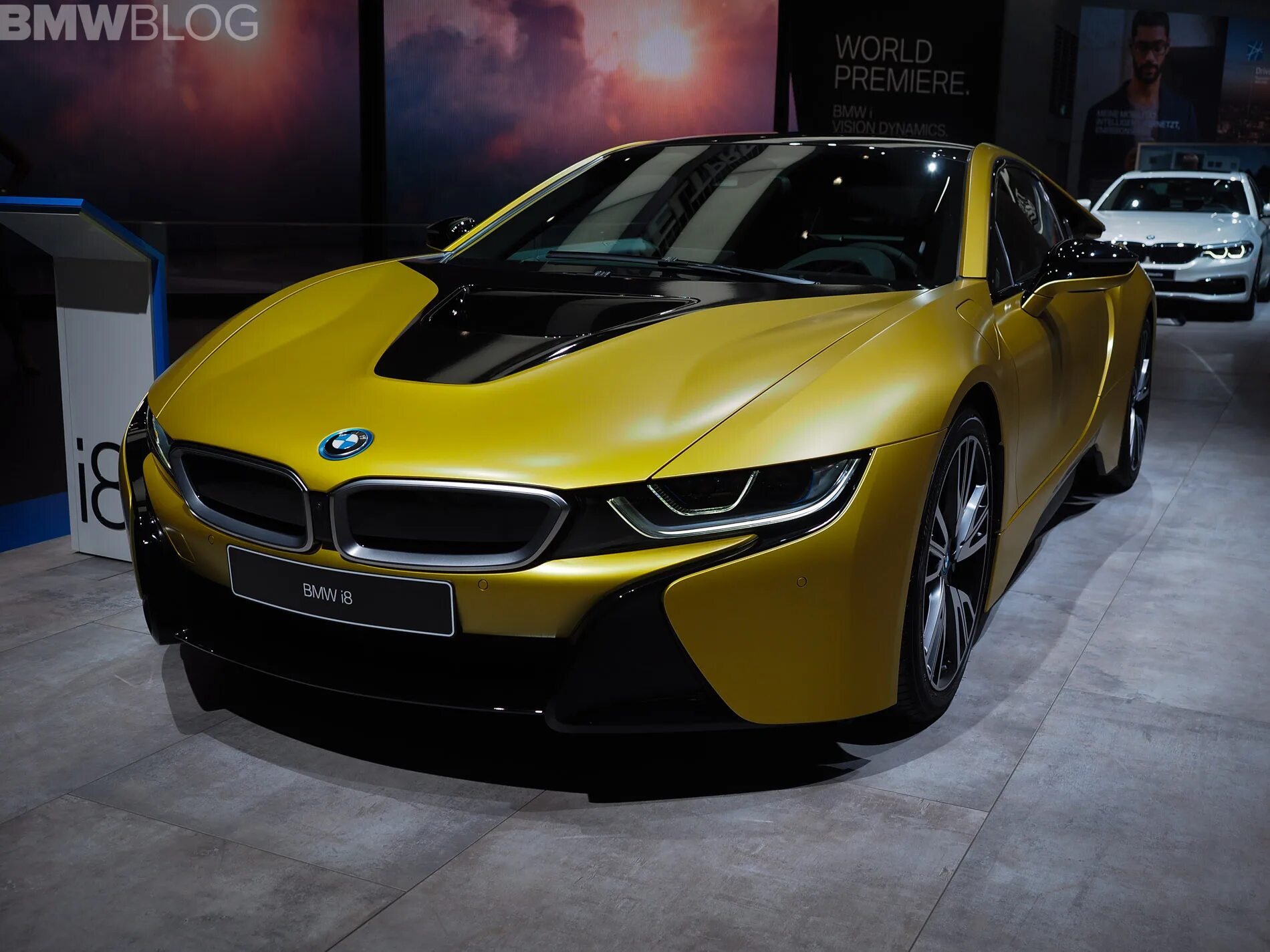 Автомобиль харьков. BMW i8 Yellow. БМВ i8 желтая. BMW i8 Yellow Blue. Самая редкая БМВ.