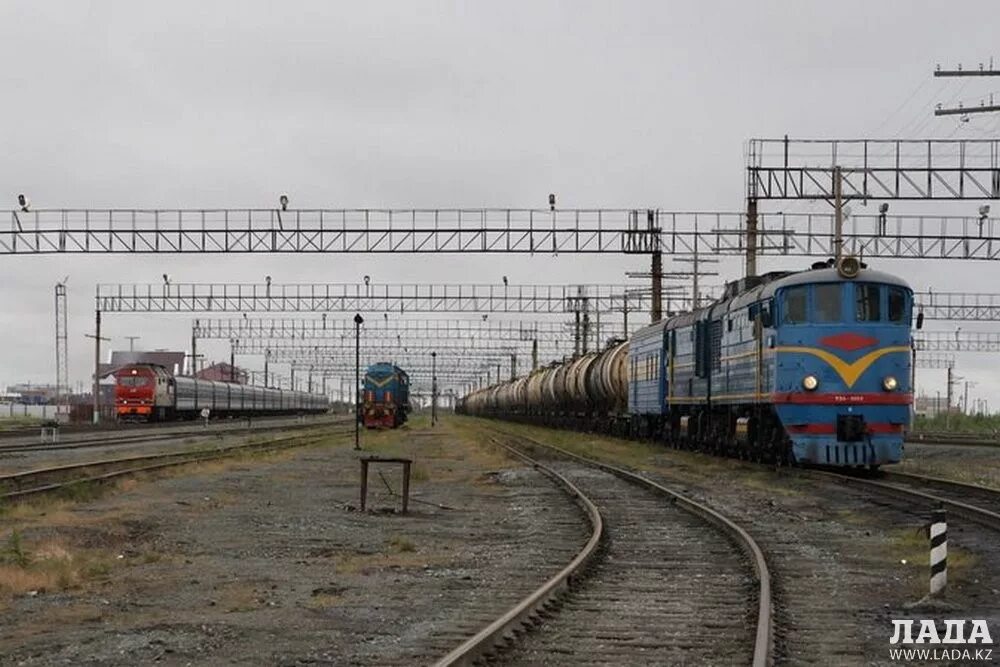 Движение поездов новый уренгой. Станция новый уренгой. жд вокзал новый уренгой. бейнеу вокзал. актау жд вокзал.