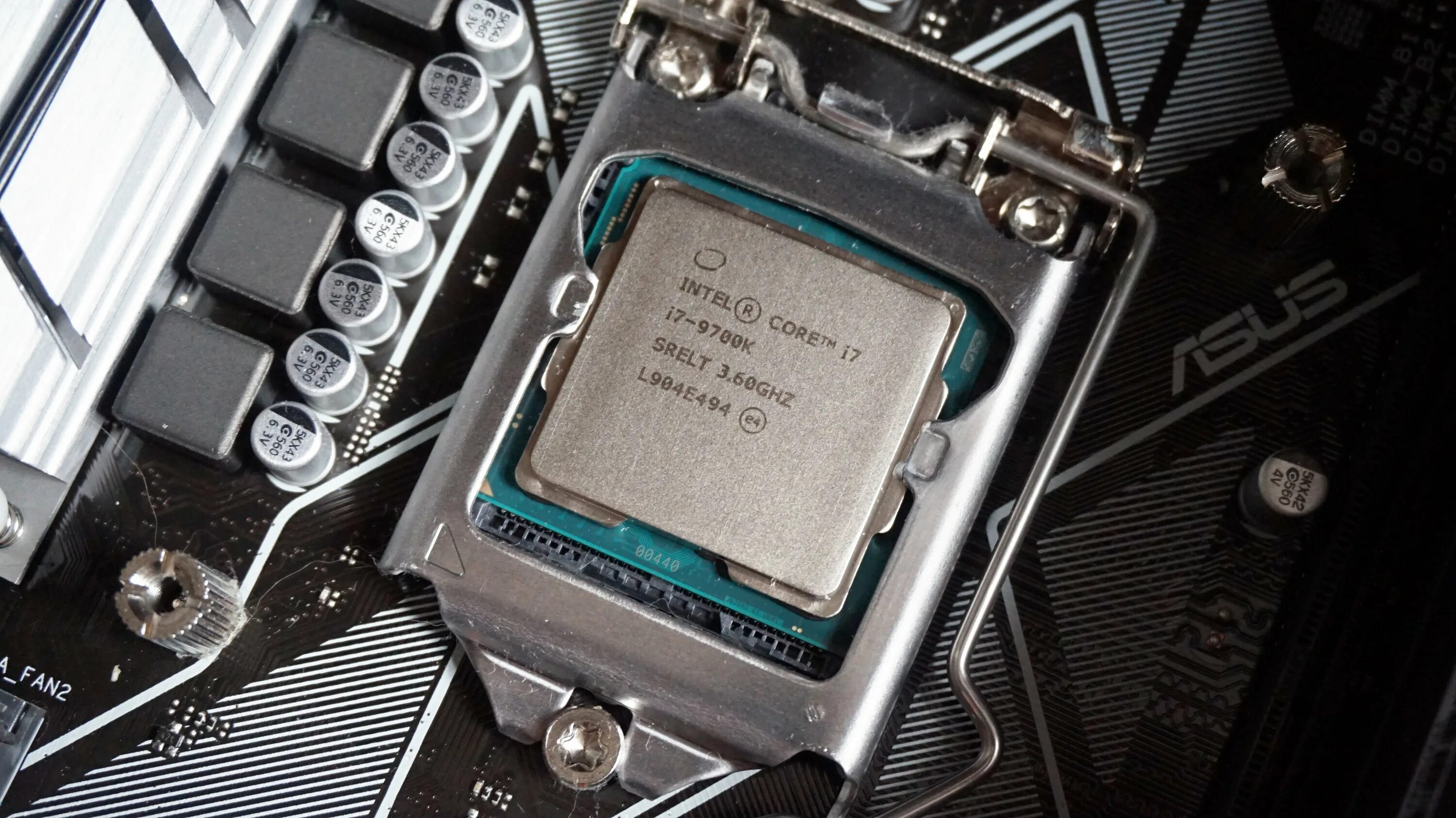 Установка интел. Процессор Intel Core i7-9700k. Core i7 9700. Intel i7 9700k. I9 9700k.