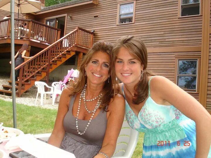 Hot mommy мама. Джулия энн (джулия тавелла)2021. Взрослые подруги. Hot mommy мама. Hot mommy мама.