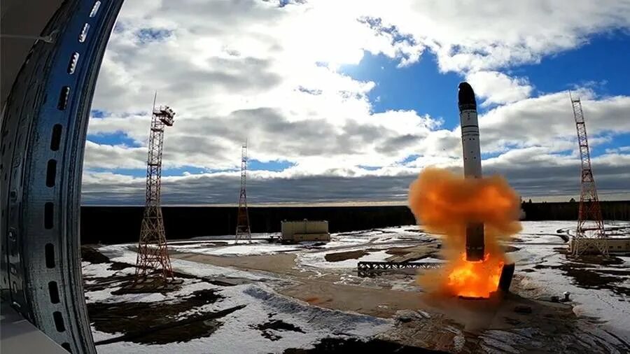 ракета качества. б. старт ракеты с космодрома байконур. 1в. ур-500 протон.